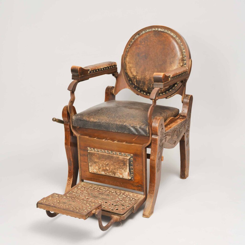 四脚半寝理容椅子