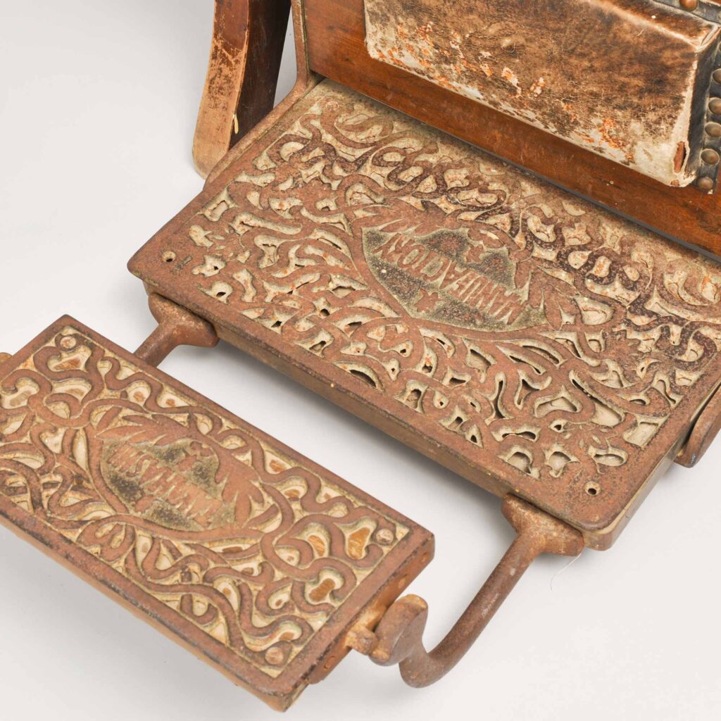 四脚半寝理容椅子