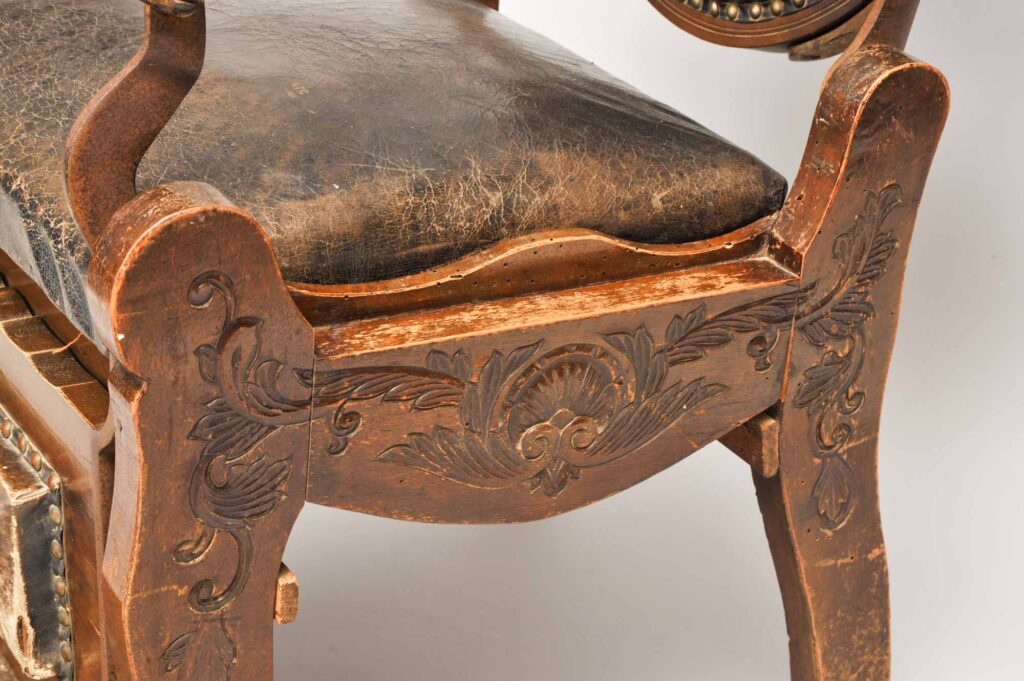 四脚半寝理容椅子