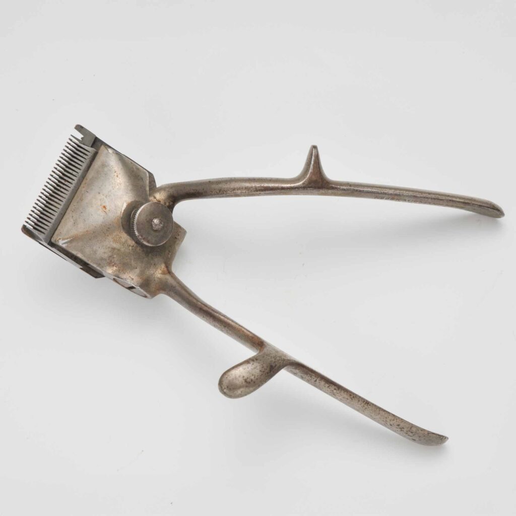 手バリカン内バネ