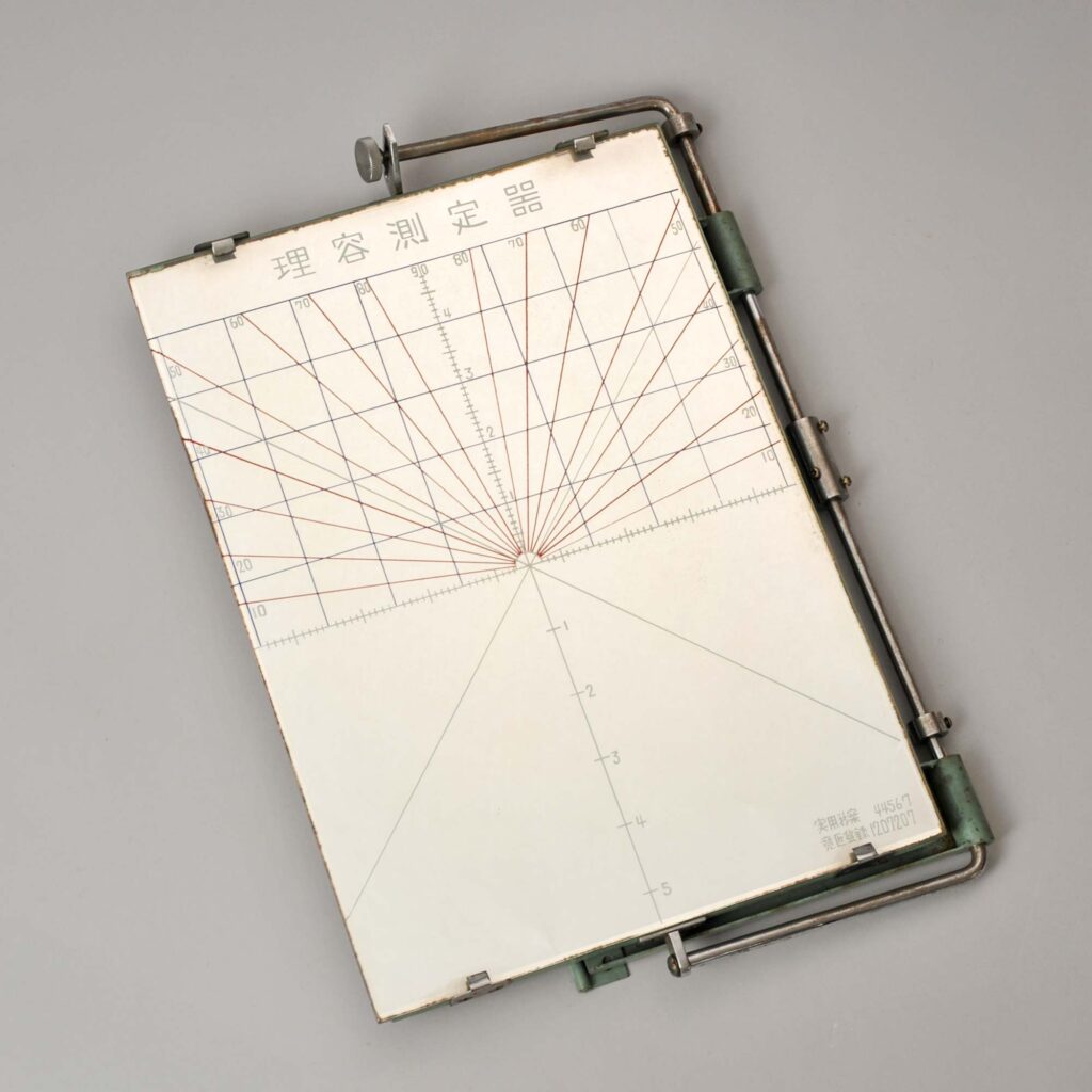理容測定器 全国理容中央学園寄贈