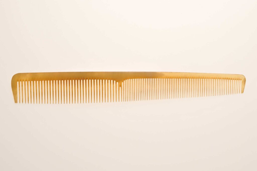 荒刈用くし　日本理容七和会寄贈