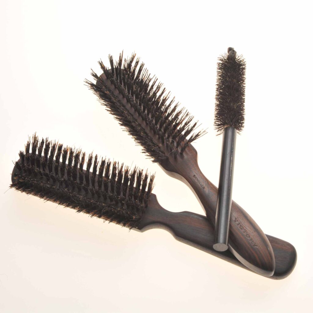 ジャン・ユーゴ氏《仏人》使用の道具（セットブラシ）松村重貴智氏寄贈