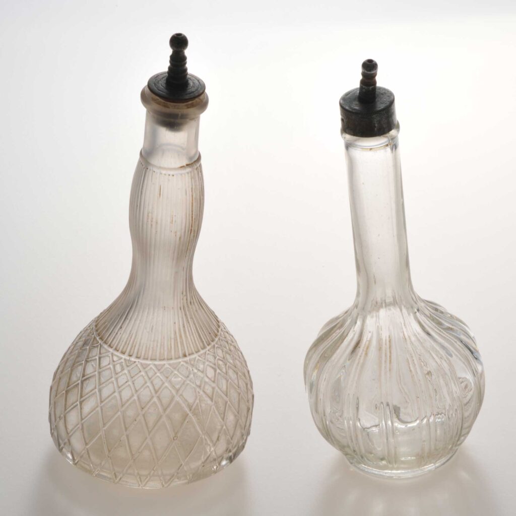 振り掛けビン　昭和戦前　関根久子氏（埼玉）寄贈