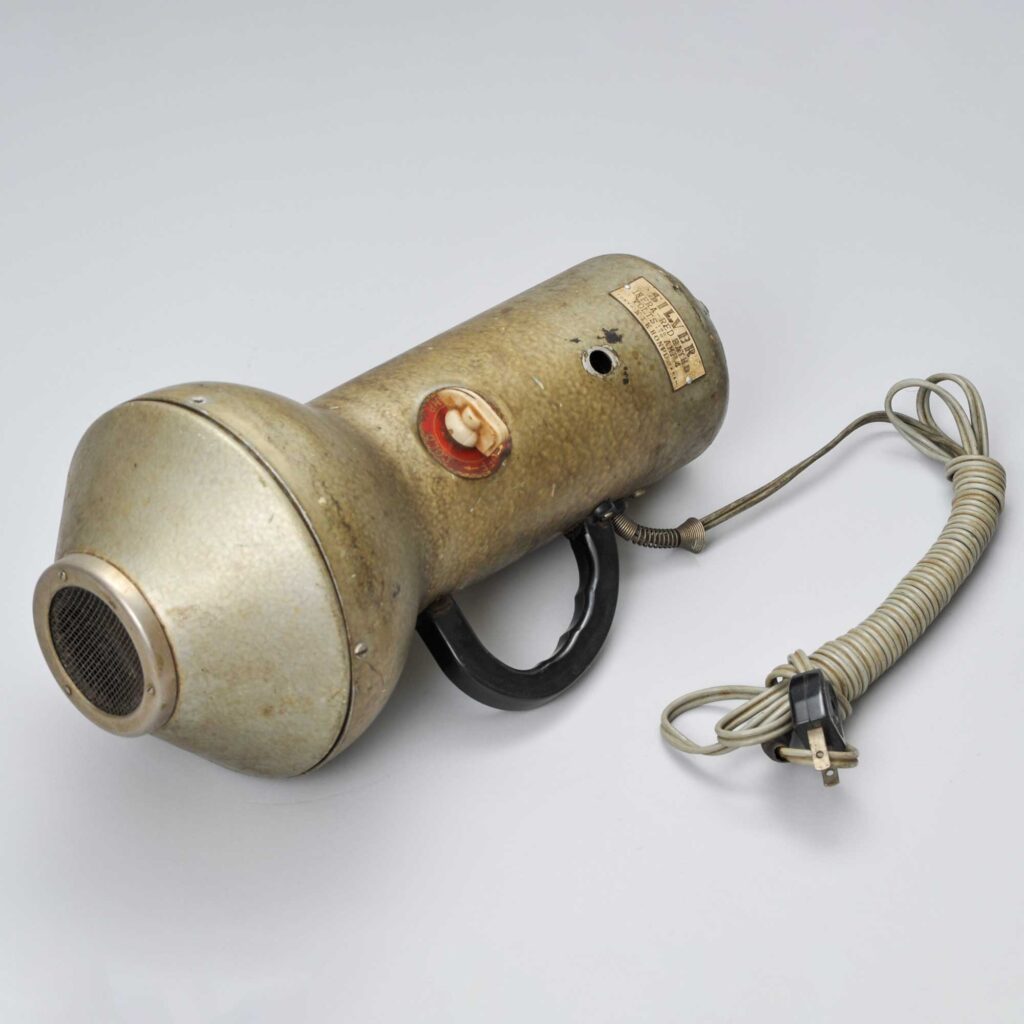 赤外線ランプ　昭和20～30年　加藤嘉晴氏（埼玉）寄贈