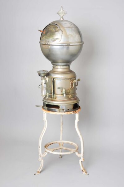 菊星製地球型スチーマー（戦後）関喜代氏（東京）寄贈