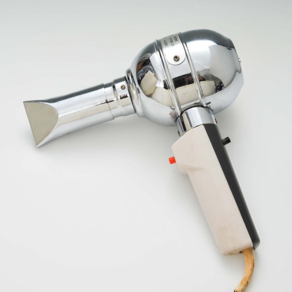 ドライヤー（ドイツ製）　昭和38年　河合靖臣氏（東京）寄贈