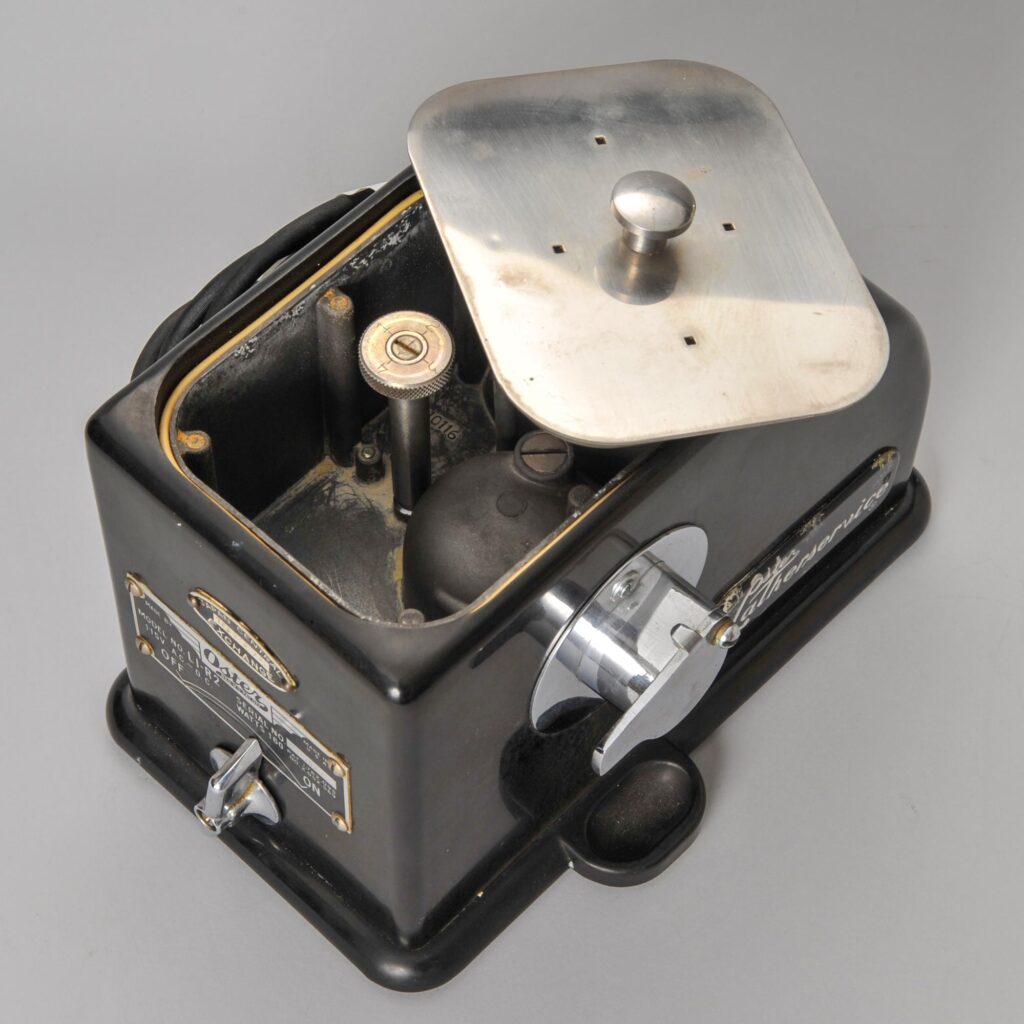 GHQ配給のオースターシェービングミキサー　田中知彦氏（東京）寄贈