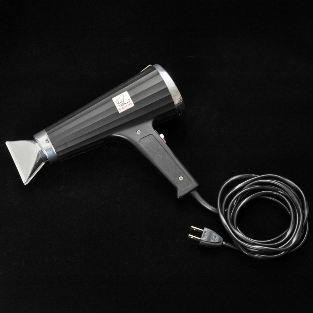 昭和天皇の理容に使用されたドライヤー