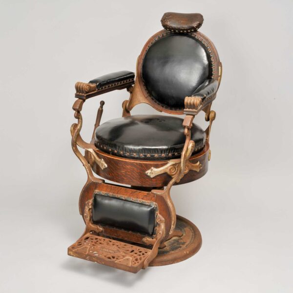 ハイドリック理容椅子　昭和初期　増山孝平氏（長野）寄贈