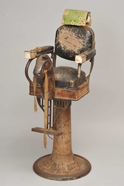 子供用理容椅子　昭和26年製　塩田幸男氏（東京）寄贈