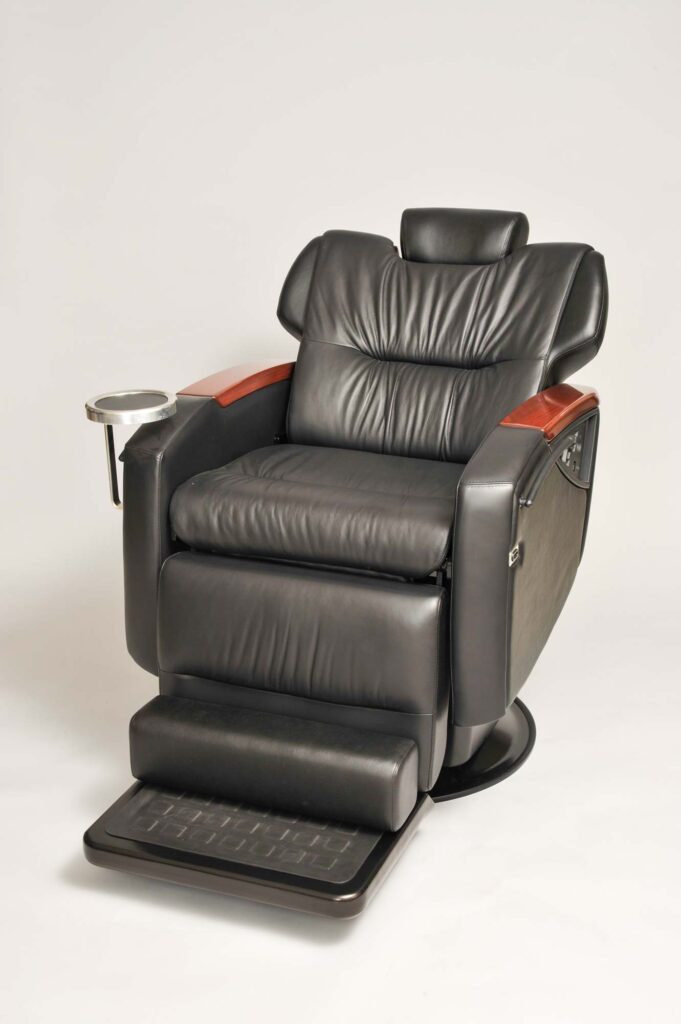 フルフラットタイプ理容椅子　タカラベルモント寄贈