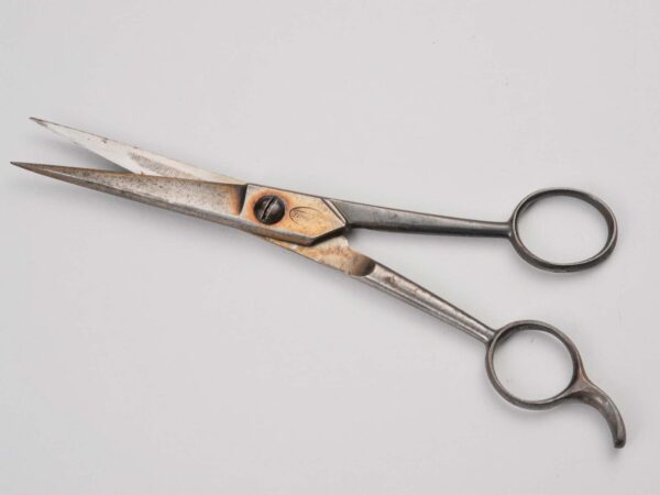 カット鋏 日本理容七和会寄贈