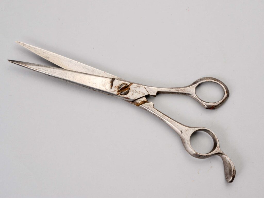 カット鋏 日本理容七和会寄贈