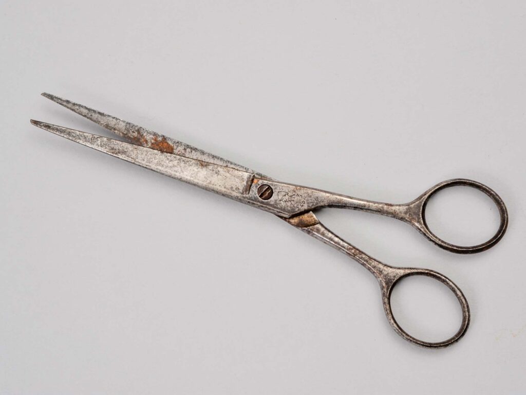 カット鋏 日本理容七和会寄贈