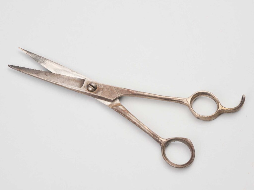 スキ鋏 日本理容七和会寄贈