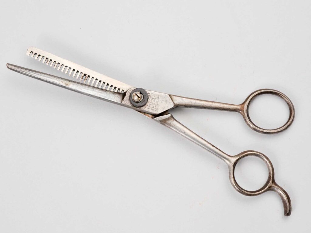 スキ鋏 日本理容七和会寄贈