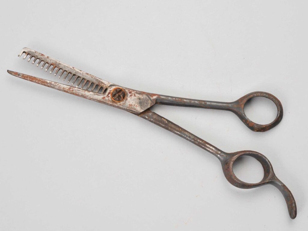 スキ鋏 日本理容七和会寄贈