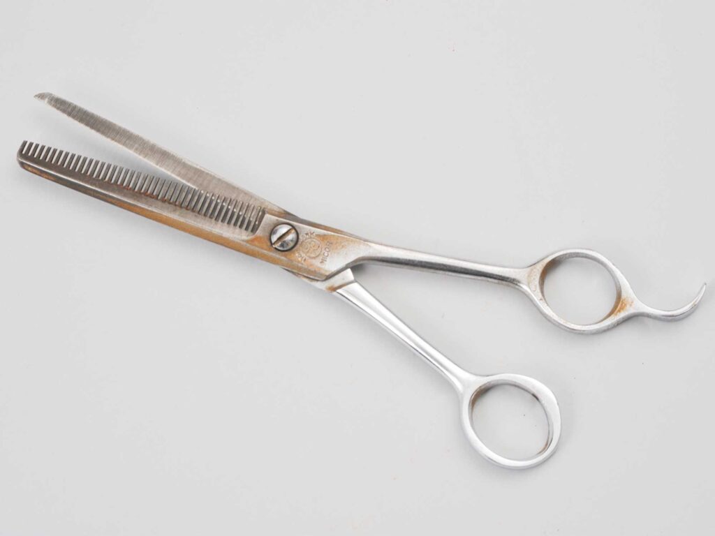 スキ鋏 日本理容七和会寄贈