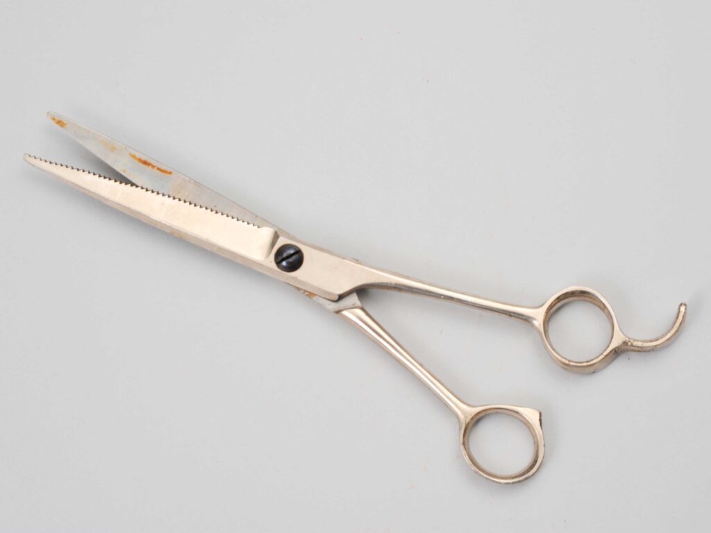 スキ鋏 日本理容七和会寄贈